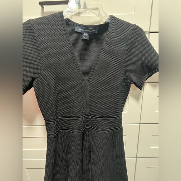 French Connection Textured Geometric Top Design Stretchy Shrt Sleeve Dress Sz 8 - Picture 4 of 10